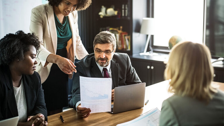 Como escolher o melhor escritório de advocacia para sua empresa?